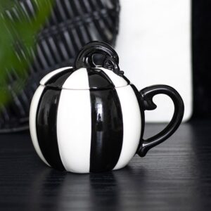 SOMETHING DIFFERENT – Mug à rayures noir et blanc avec couvercle citrouille